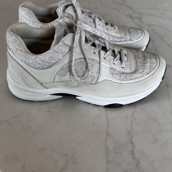 Authentic Chanel Metallic and Tweed Sneakers, size 37.5, cream and silver - Picture 4 of 9